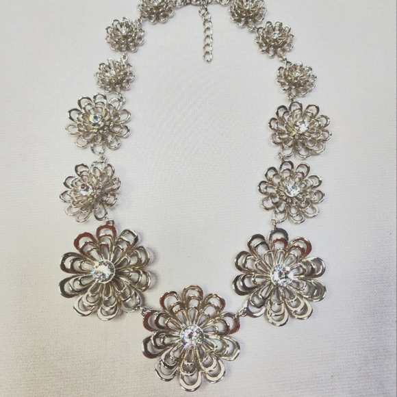 kate spade ♠️ Silver Floral and Crystal 18" Necklace - Picture 7 of 8